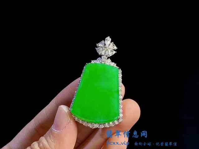 敢素面朝天，这样的翡翠才是行家的选择，也是高品质翡翠流行趋势-2.jpg