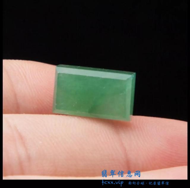 ​如何选择翡翠戒面、戒指-4.jpg