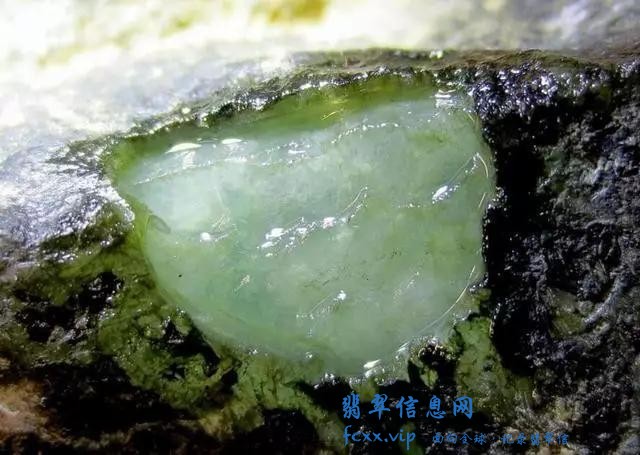 赌石五个步骤，赌种、赌色、赌底、赌雾、赌裂-11.jpg