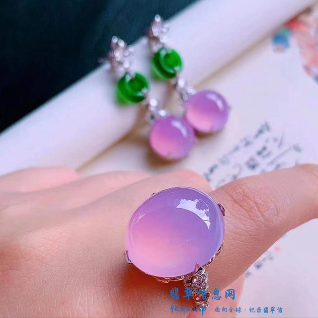翡翠中小如绿豆，大如鸡蛋的首饰，是原石的精华所在可做百变造型-1.jpg