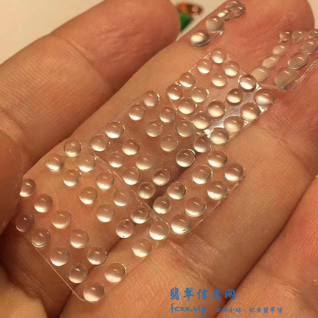 翡翠中小如绿豆，大如鸡蛋的首饰，是原石的精华所在可做百变造型-5.jpg