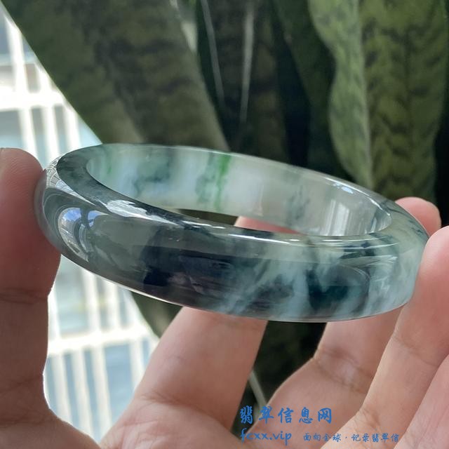 如何快速简单鉴定翡翠真假-1.jpg