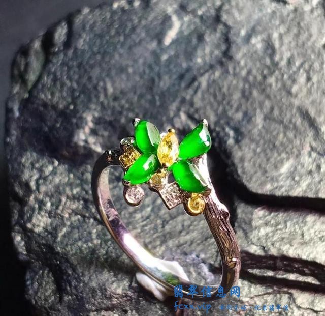 翡翠戒面最新的镶嵌手法，不仅古典，而且造型时尚-1.jpg
