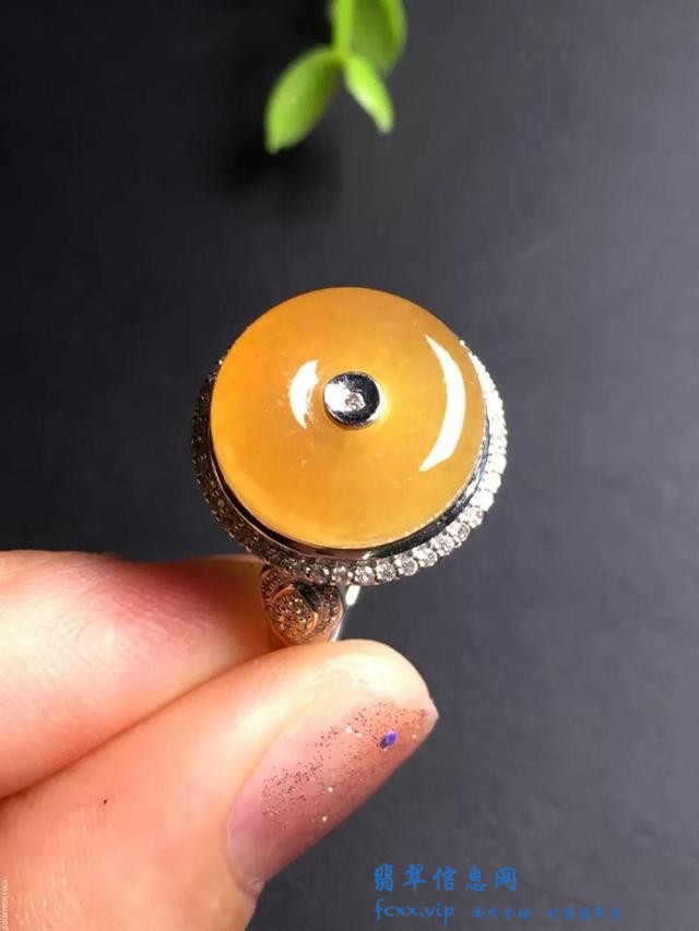 翡翠戒面最新的镶嵌手法，不仅古典，而且造型时尚-7.jpg