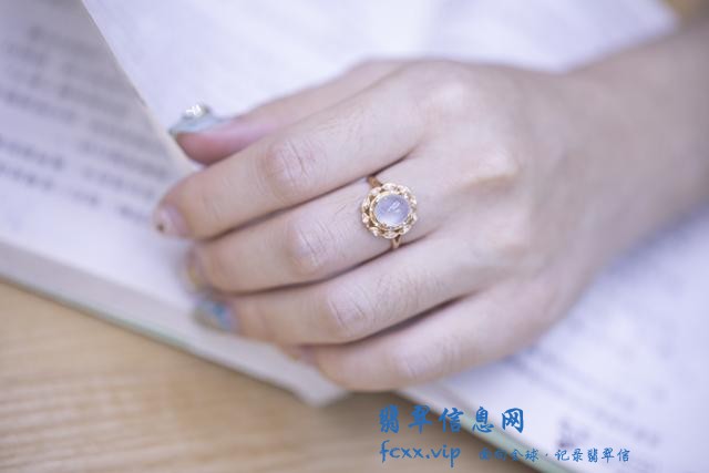 手粗手细都可以佩戴翡翠戒指，最重要是选对款式-9.jpg