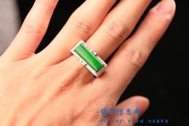 手粗手细都可以佩戴翡翠戒指，最重要是选对款式-8.jpg