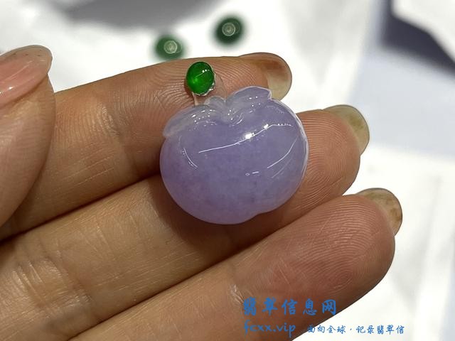 翡翠要养是不是有点新鲜感？这就是“人养玉，玉养人”的意义所在-10.jpg