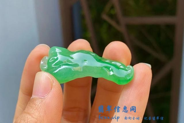 翡翠要养是不是有点新鲜感？这就是“人养玉，玉养人”的意义所在-11.jpg