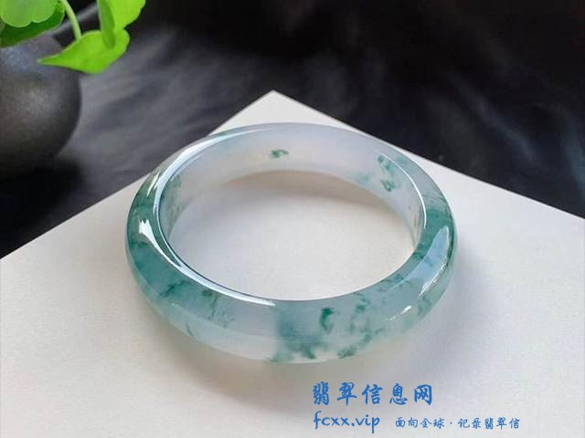 翡翠鉴定，先要学会用眼睛观察-2.jpg