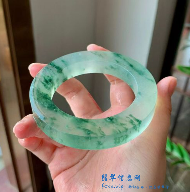 翡翠手镯的制作流程-2.jpg