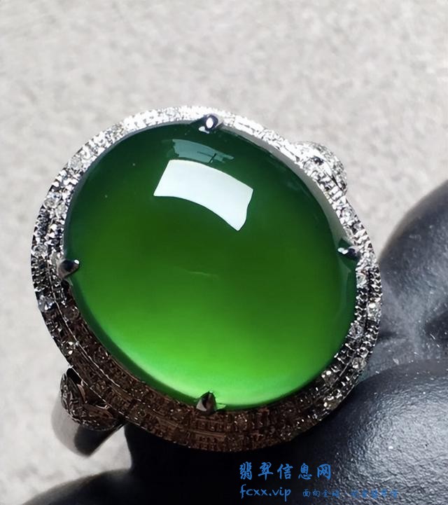 翡翠的两种鲜明特点，对你鉴定有很大帮助-7.jpg