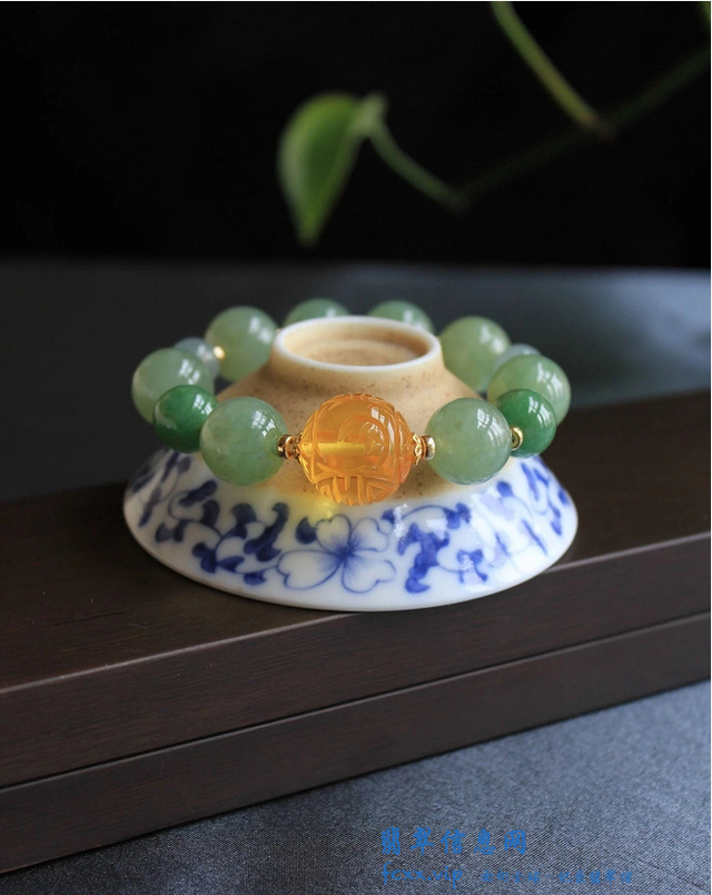 清水出芙蓉天然去雕饰，感受翡翠圆珠的别致之美-2.jpg