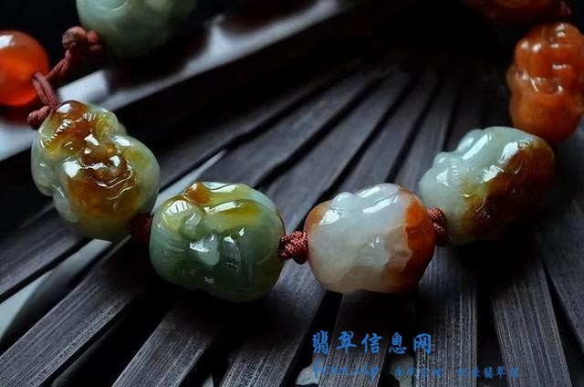 清水出芙蓉天然去雕饰，感受翡翠圆珠的别致之美-3.jpg