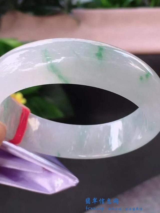 高价翡翠竟不是尤物？翡翠怎么辨别品质好坏，不知道就是白送钱-2.jpg