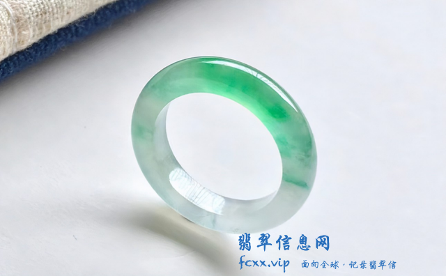 翡翠的种水怎么区分？翡翠入门必知！学会帮你少花冤枉钱-2.jpg