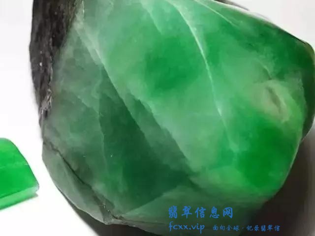 翡翠戒面小小的，却卖得很贵，你知道为什么吗？-7.jpg