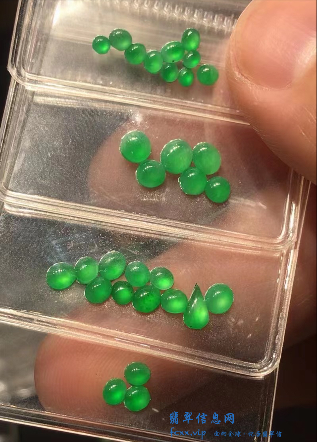 这样的戒面可不是边角料，是翡翠的“眼”，小几颗价值比手镯还高-10.jpg